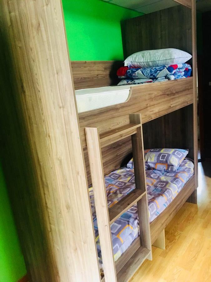 Apelsin Hostel Алмати Екстер'єр фото