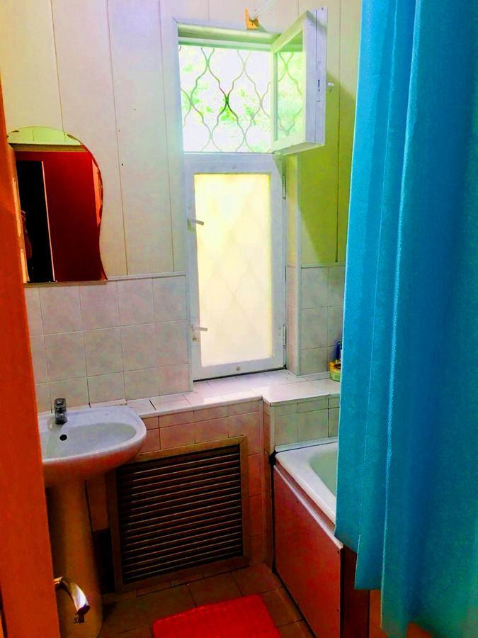 Apelsin Hostel Алмати Екстер'єр фото