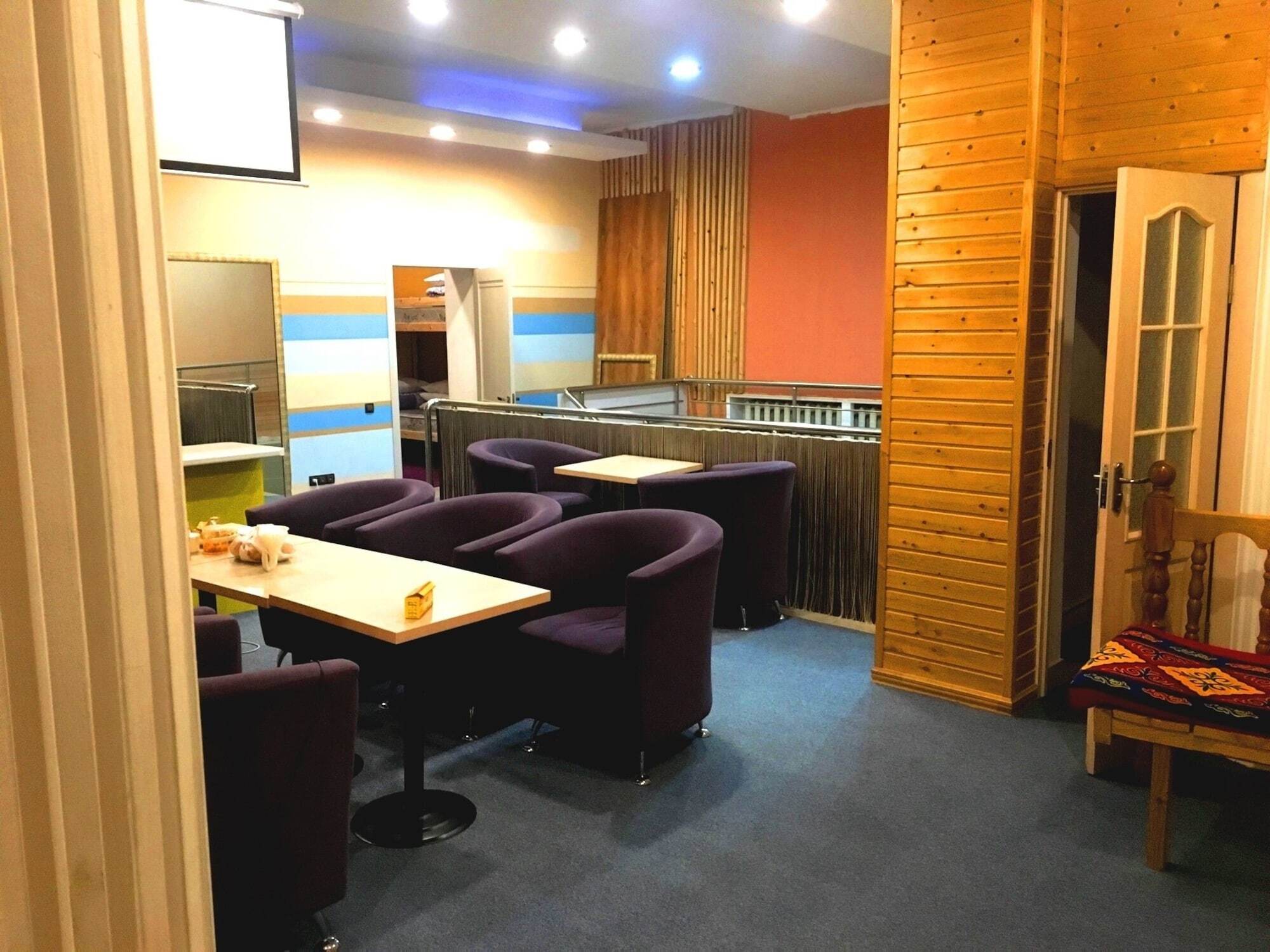 Apelsin Hostel Алмати Екстер'єр фото